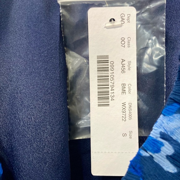 SM•NWT•J.CREW•RUFFLE V-NECK WATERCOLOUR BEGONIAS BLOUSE• - Picture 10 of 10